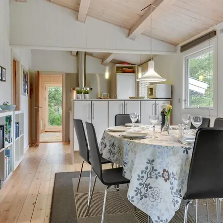 Jenny - 140m From The Sea By Interhome