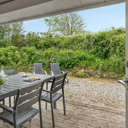 Jenny - 140m From The Sea By Interhome