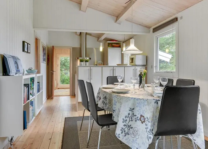 Jenny - 140m From The Sea By Interhome